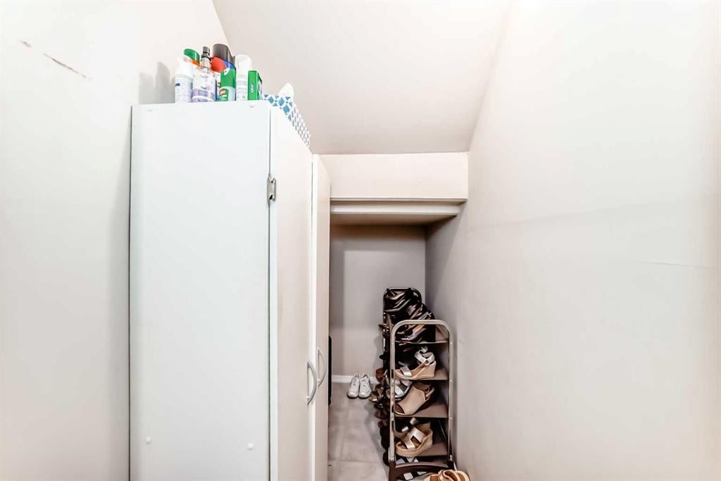 6621 Pinecliff Grove Ne, Calgary, AB - Indoor