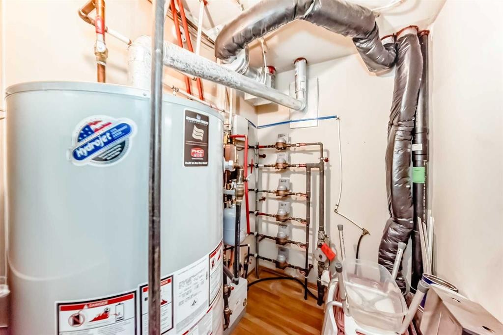 6621 Pinecliff Grove Ne, Calgary, AB - Indoor Photo Showing Basement