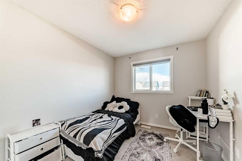 199 Savanna Parade Ne, Calgary, AB - Indoor Photo Showing Bedroom