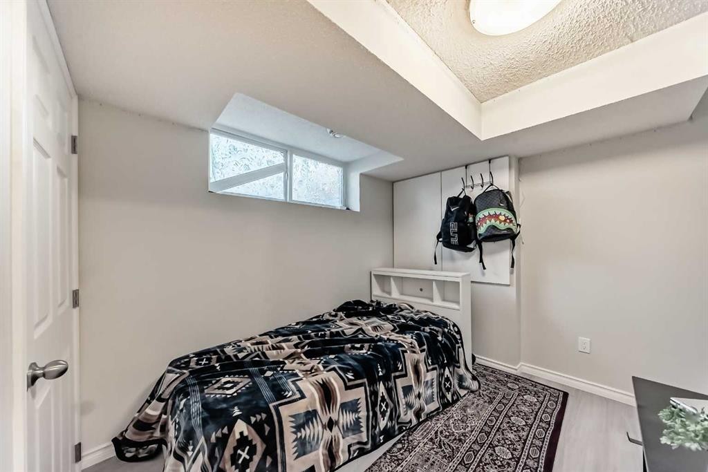 199 Savanna Parade Ne, Calgary, AB - Indoor Photo Showing Bedroom