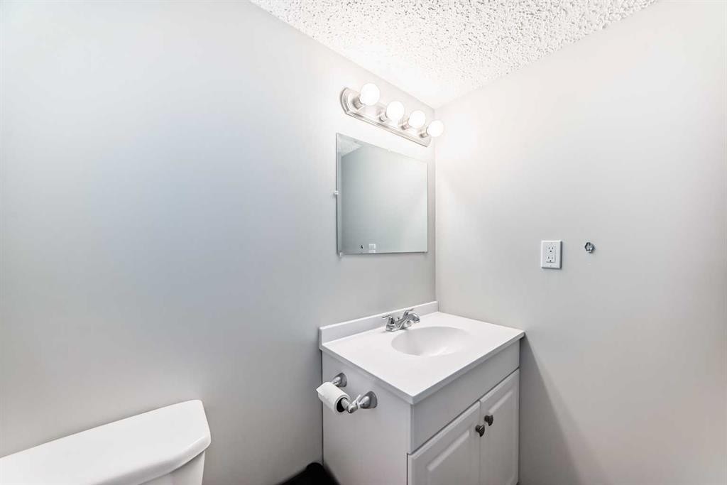 199 Savanna Parade Ne, Calgary, AB - Indoor Photo Showing Bathroom