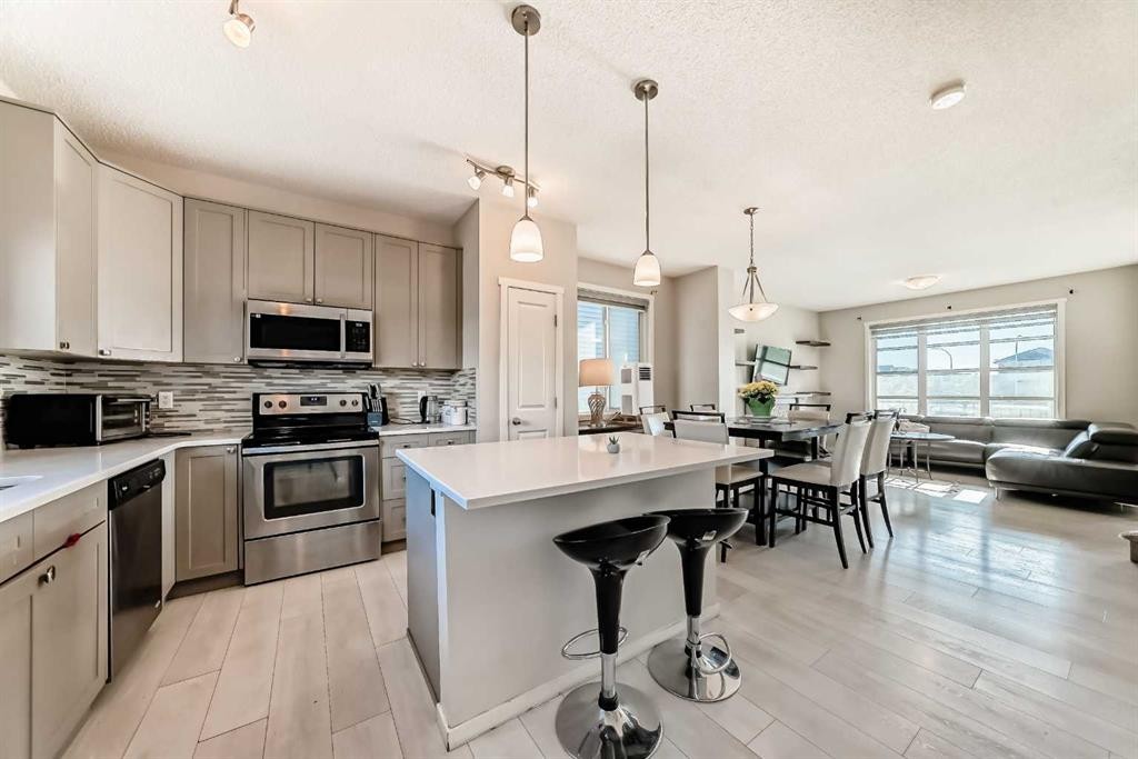 199 Savanna Parade Ne, Calgary, AB - Indoor Photo Showing Kitchen With Upgraded Kitchen