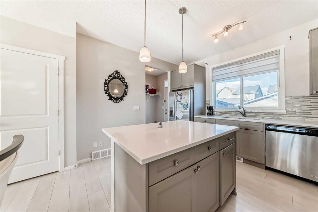 199 Savanna Parade Ne, Calgary, AB - Indoor Photo Showing Kitchen With Upgraded Kitchen