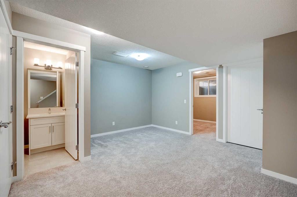 198 Masters Avenue Se, Calgary, AB - Indoor