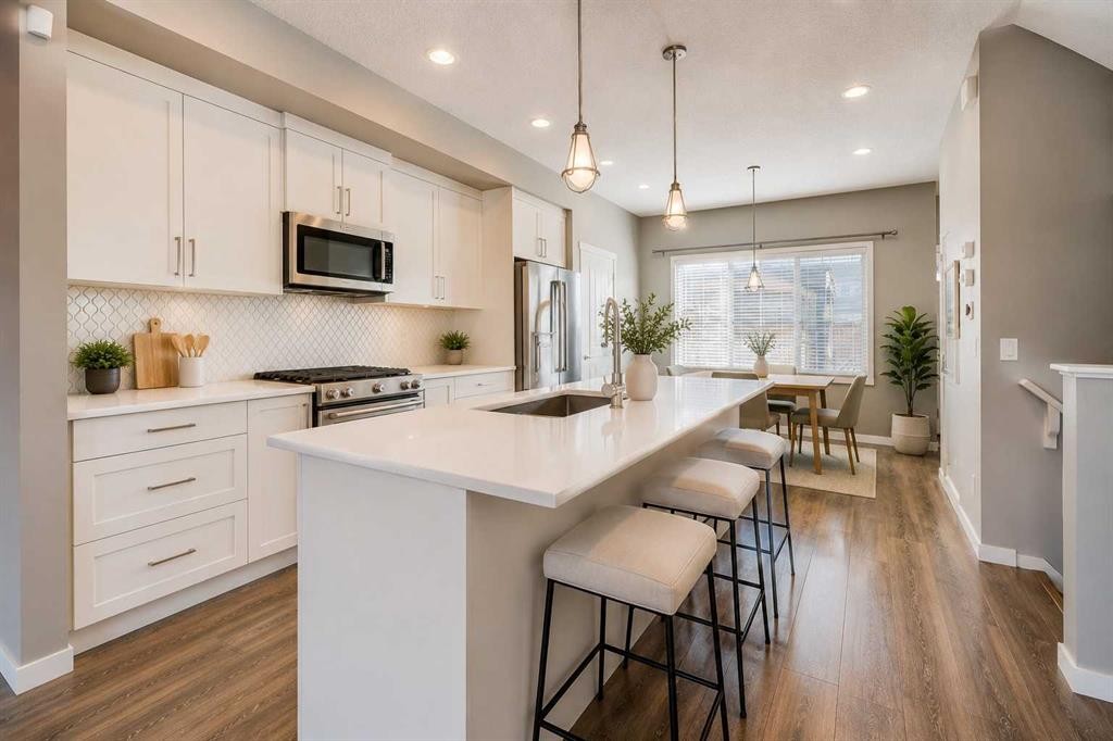 198 Masters Avenue Se, Calgary, AB - Indoor Photo Showing Kitchen With Upgraded Kitchen