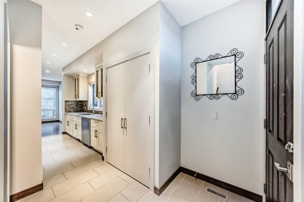 3825 1 Street Ne, Calgary, AB - Indoor