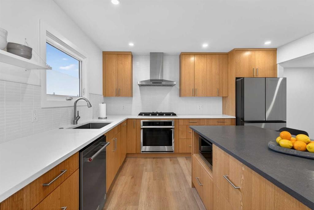 416 Thornhill Place Nw, Calgary, AB - Indoor Photo Showing Kitchen With Upgraded Kitchen