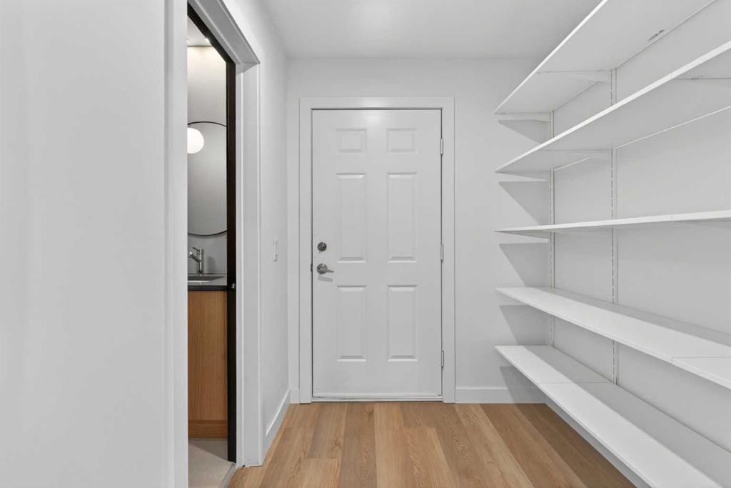 416 Thornhill Place Nw, Calgary, AB - Indoor