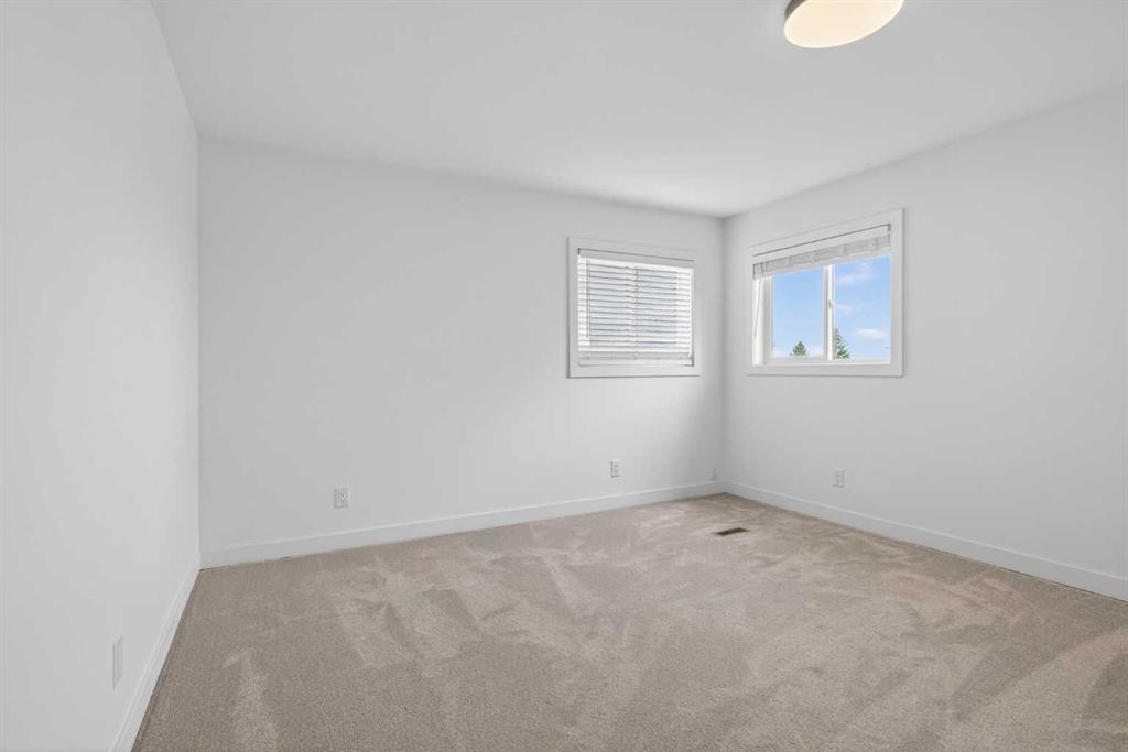 416 Thornhill Place Nw, Calgary, AB - Indoor Photo Showing Other Room