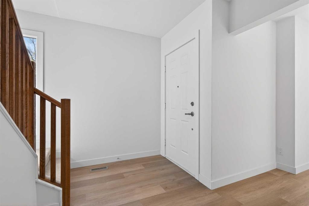 416 Thornhill Place Nw, Calgary, AB - Indoor Photo Showing Other Room