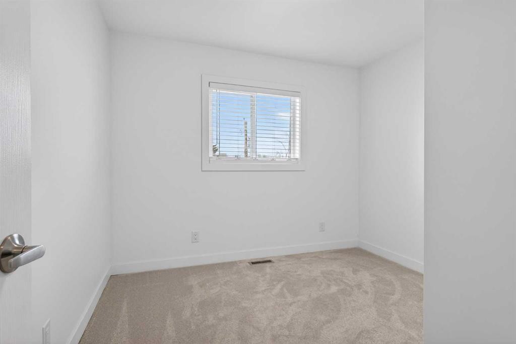 416 Thornhill Place Nw, Calgary, AB - Indoor Photo Showing Other Room