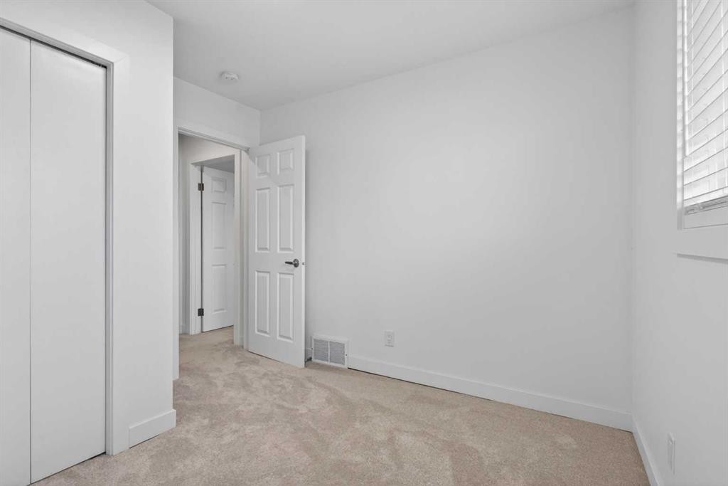 416 Thornhill Place Nw, Calgary, AB - Indoor Photo Showing Other Room