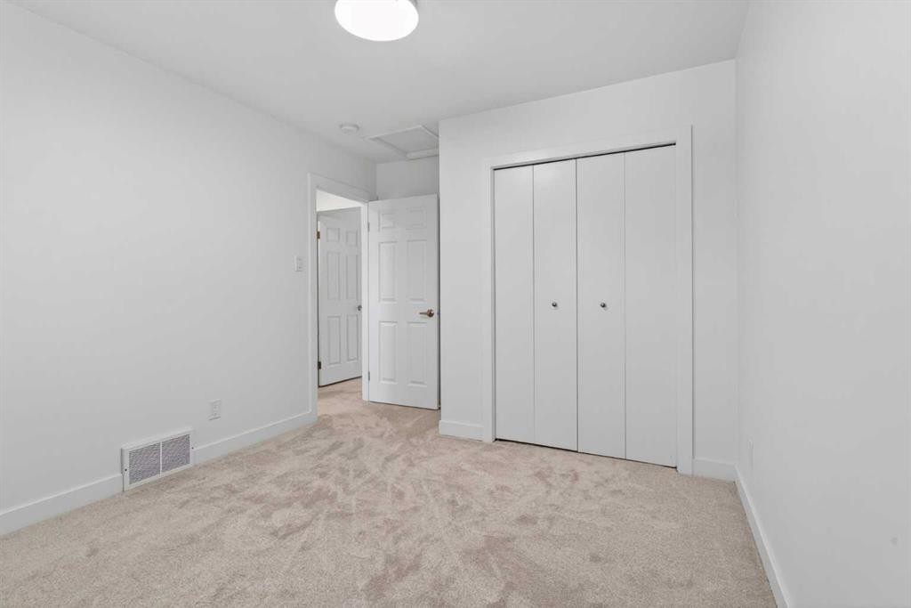 416 Thornhill Place Nw, Calgary, AB - Indoor Photo Showing Other Room