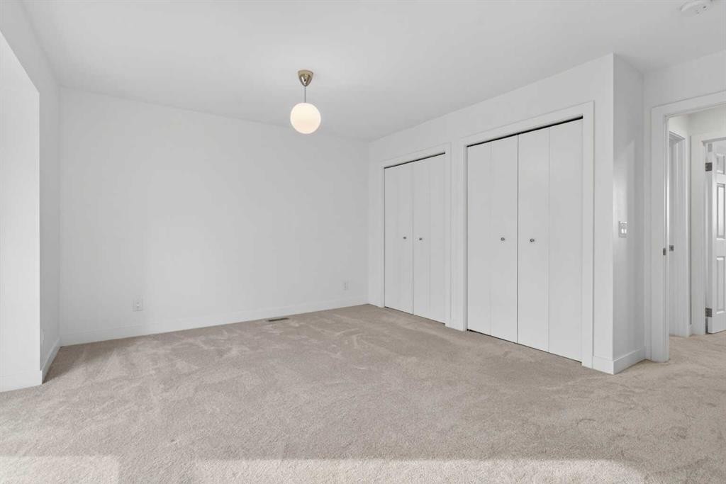 416 Thornhill Place Nw, Calgary, AB - Indoor Photo Showing Other Room