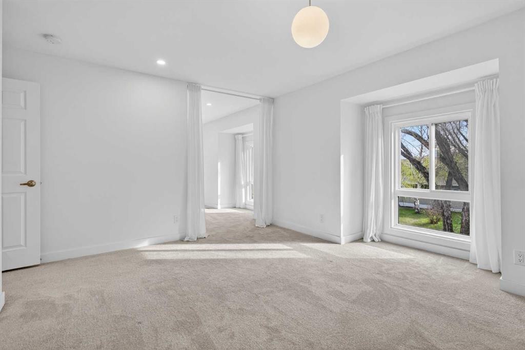 416 Thornhill Place Nw, Calgary, AB - Indoor Photo Showing Other Room