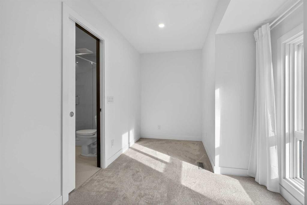 416 Thornhill Place Nw, Calgary, AB - Indoor Photo Showing Other Room