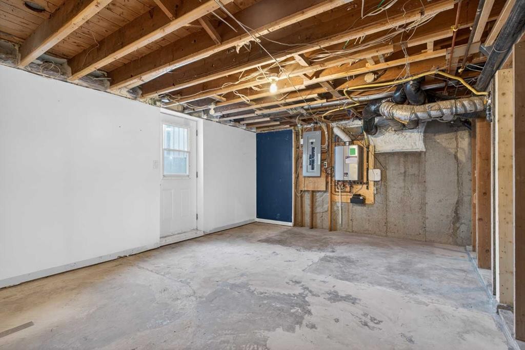 416 Thornhill Place Nw, Calgary, AB - Indoor Photo Showing Basement