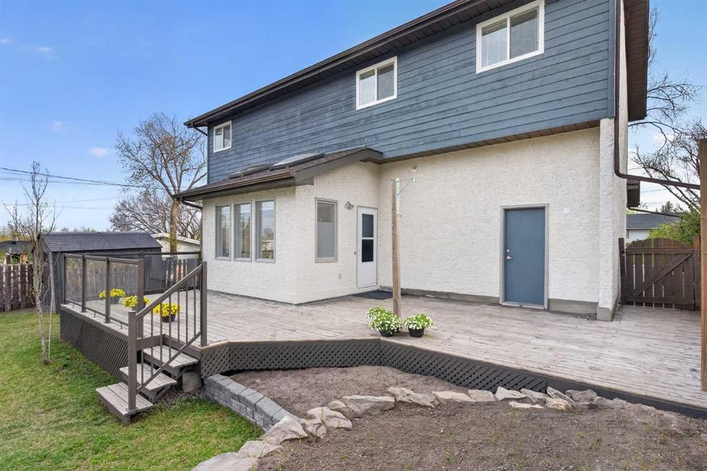 416 Thornhill Place Nw, Calgary, AB - Outdoor With Exterior