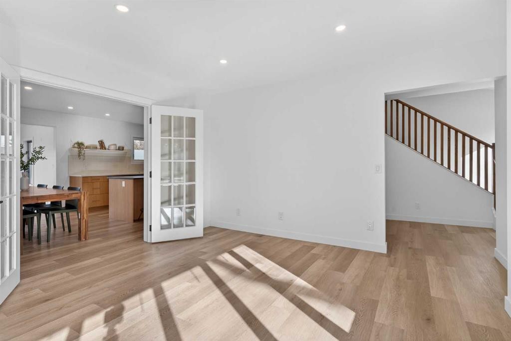 416 Thornhill Place Nw, Calgary, AB - Indoor