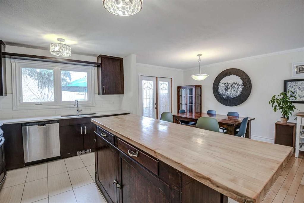 8116 33 Avenue Nw, Calgary, AB - Indoor