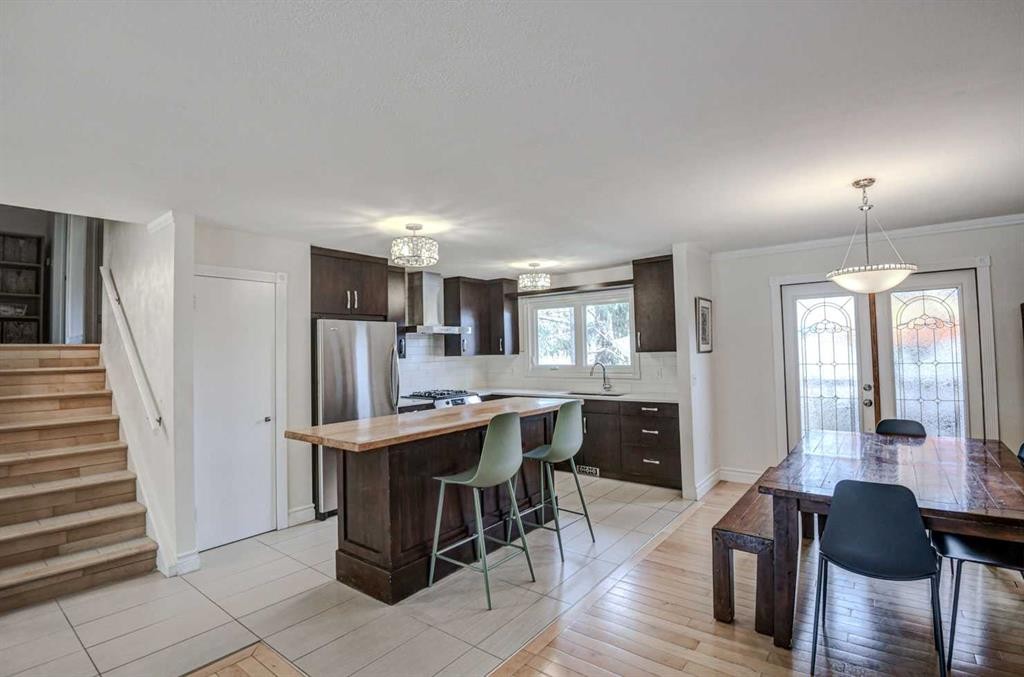 8116 33 Avenue Nw, Calgary, AB - Indoor Photo Showing Other Room