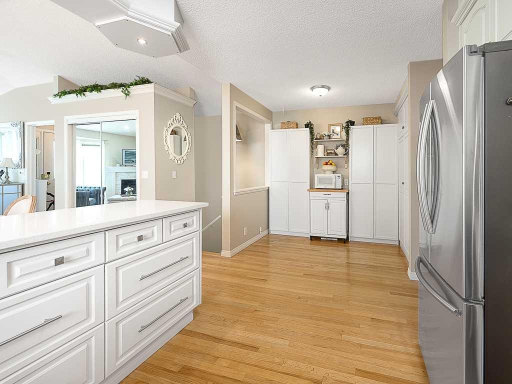 136 24 Avenue Nw, Calgary, AB - Indoor
