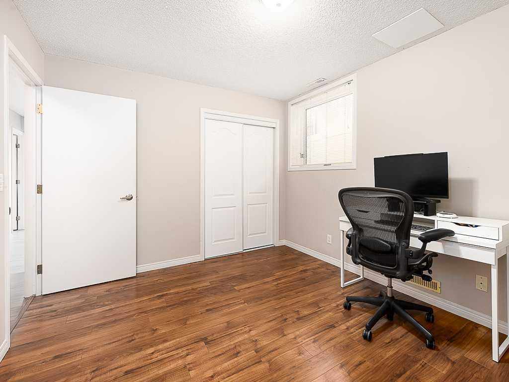 136 24 Avenue Nw, Calgary, AB - Indoor Photo Showing Office