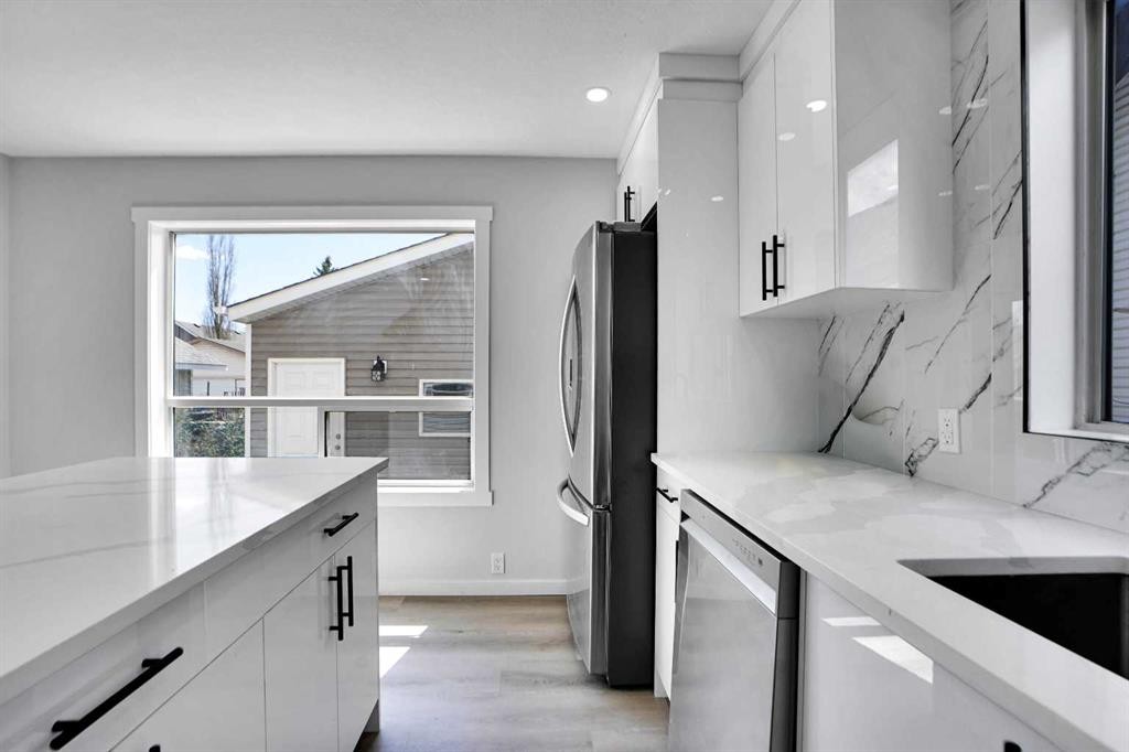 51 Martinridge Grove Ne, Calgary, AB - Indoor Photo Showing Kitchen