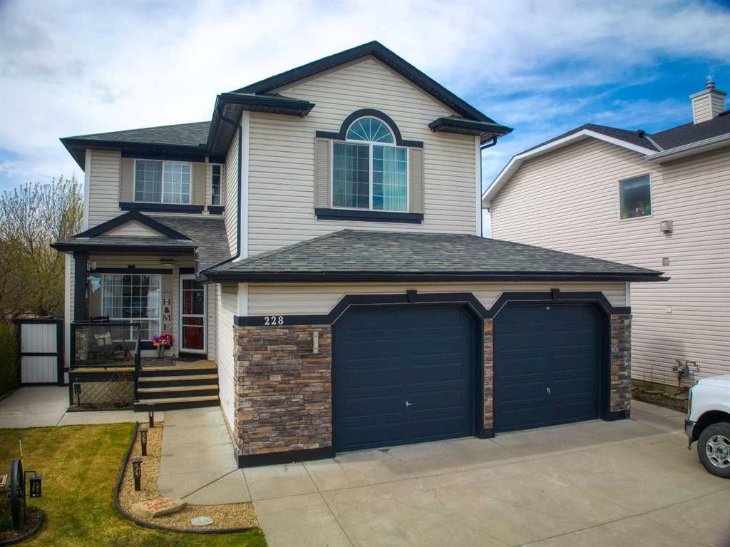 228 Oakmere Place, Chestermere, AB - Outdoor With Facade