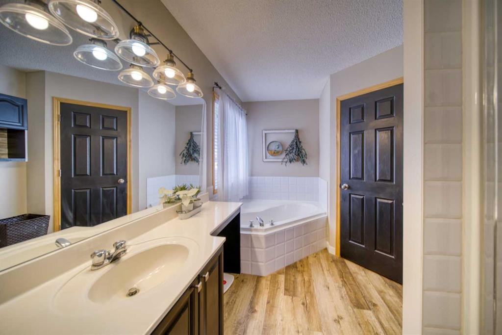228 Oakmere Place, Chestermere, AB - Indoor Photo Showing Bathroom