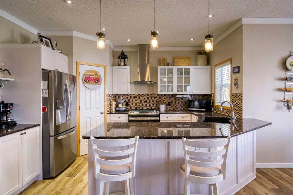 228 Oakmere Place, Chestermere, AB - Indoor Photo Showing Kitchen With Stainless Steel Kitchen With Upgraded Kitchen