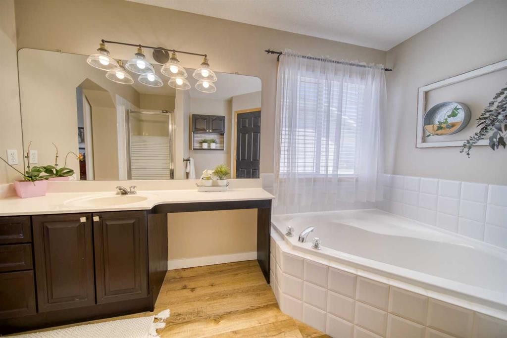 228 Oakmere Place, Chestermere, AB - Indoor Photo Showing Bathroom