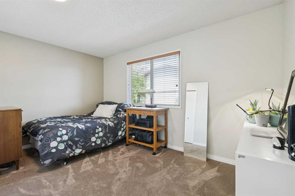 44 Scenic Cove Circle Nw, Calgary, AB - Indoor Photo Showing Bedroom