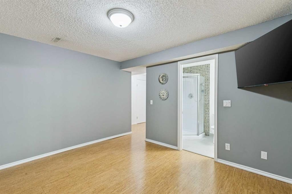 44 Scenic Cove Circle Nw, Calgary, AB - Indoor Photo Showing Other Room