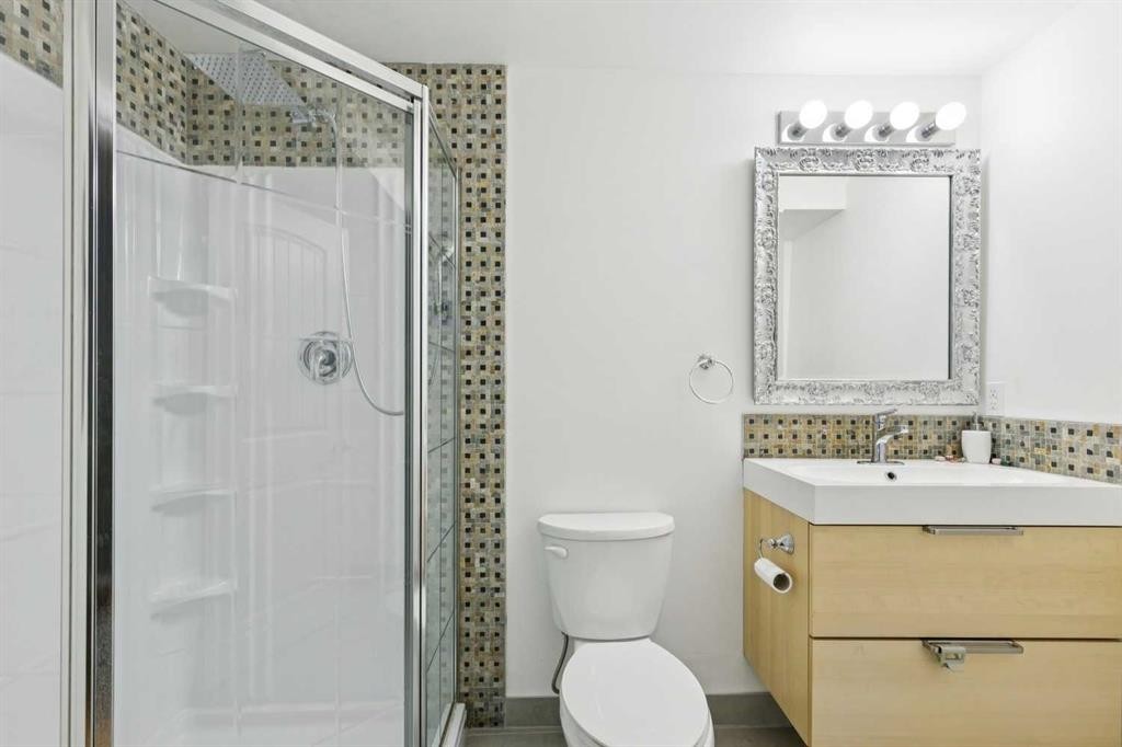 44 Scenic Cove Circle Nw, Calgary, AB - Indoor Photo Showing Bathroom