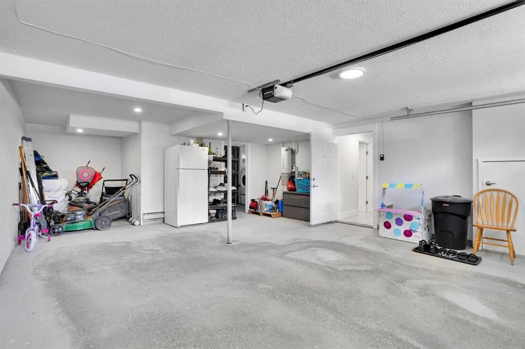5702 Brenner Crescent Nw, Calgary, AB - Indoor Photo Showing Garage