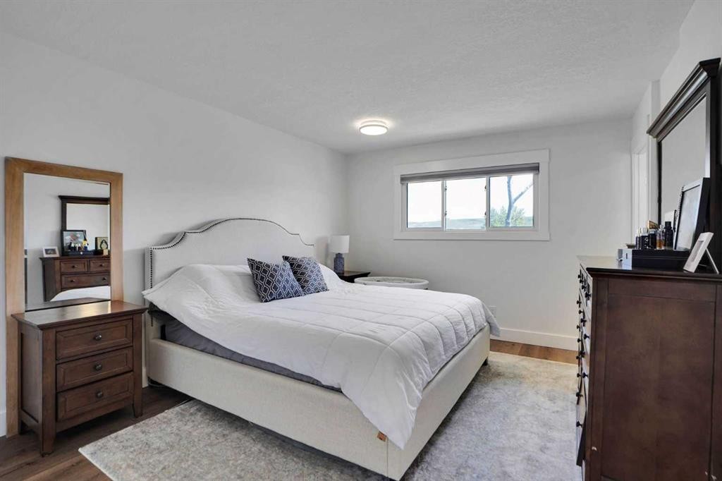 5702 Brenner Crescent Nw, Calgary, AB - Indoor Photo Showing Bedroom