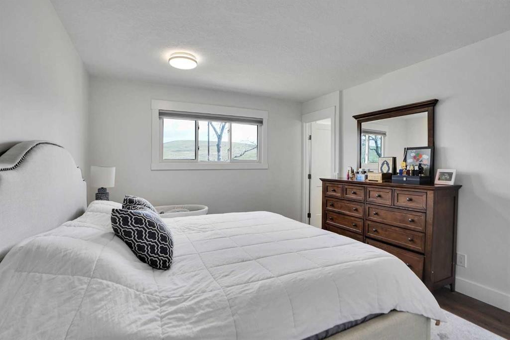 5702 Brenner Crescent Nw, Calgary, AB - Indoor Photo Showing Bedroom