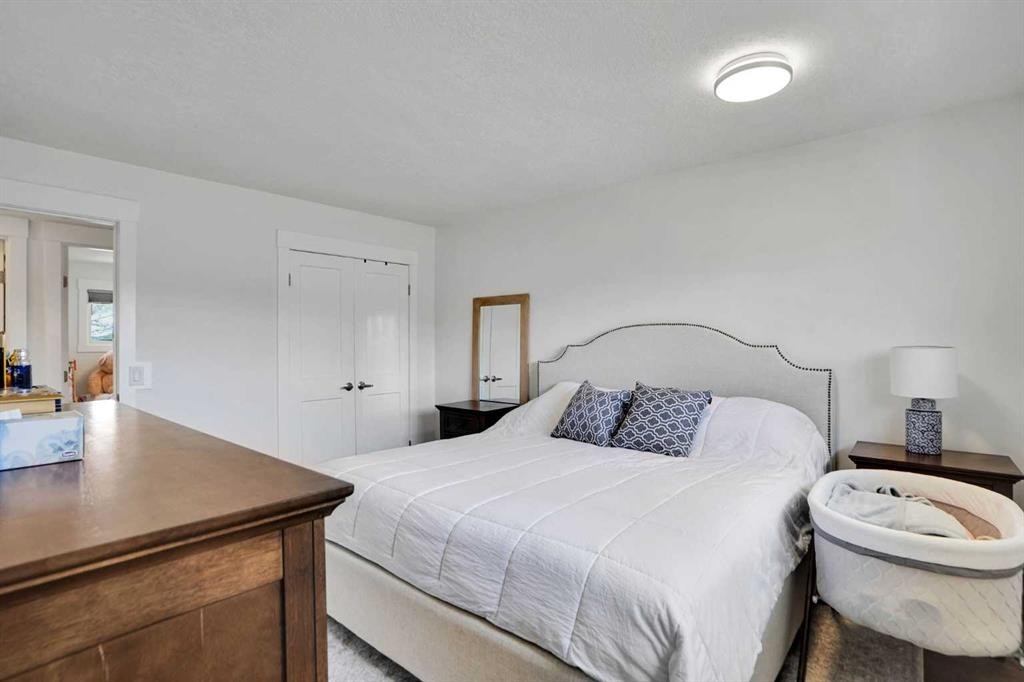 5702 Brenner Crescent Nw, Calgary, AB - Indoor Photo Showing Bedroom