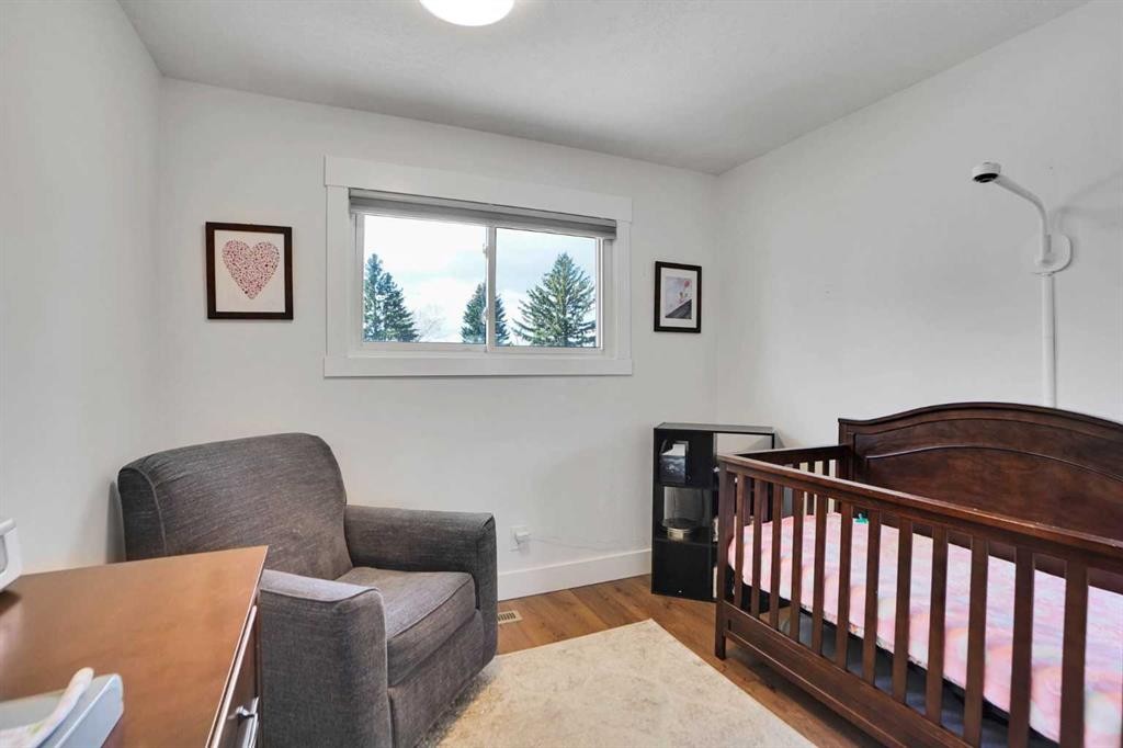 5702 Brenner Crescent Nw, Calgary, AB - Indoor Photo Showing Bedroom