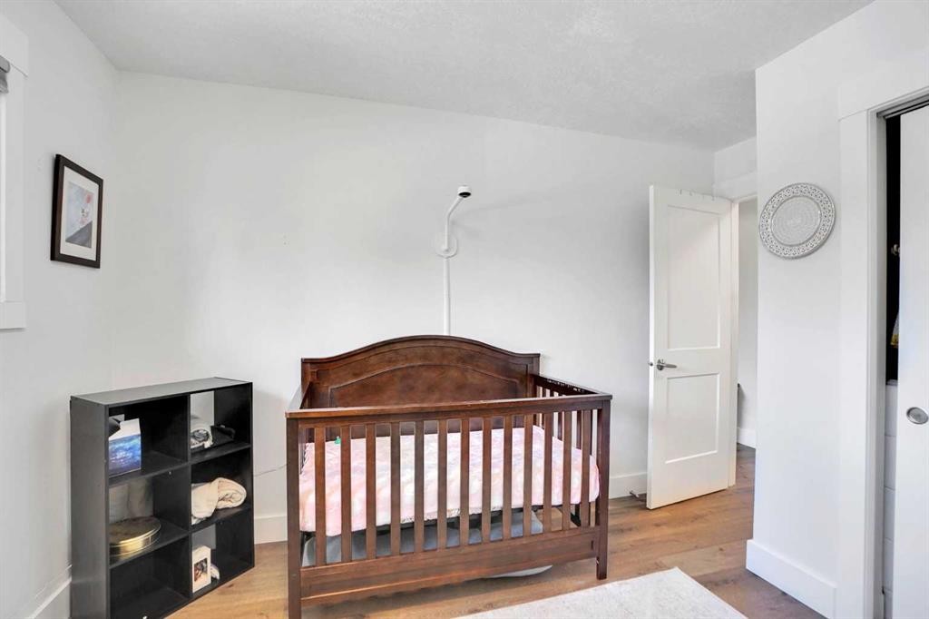 5702 Brenner Crescent Nw, Calgary, AB - Indoor Photo Showing Bedroom