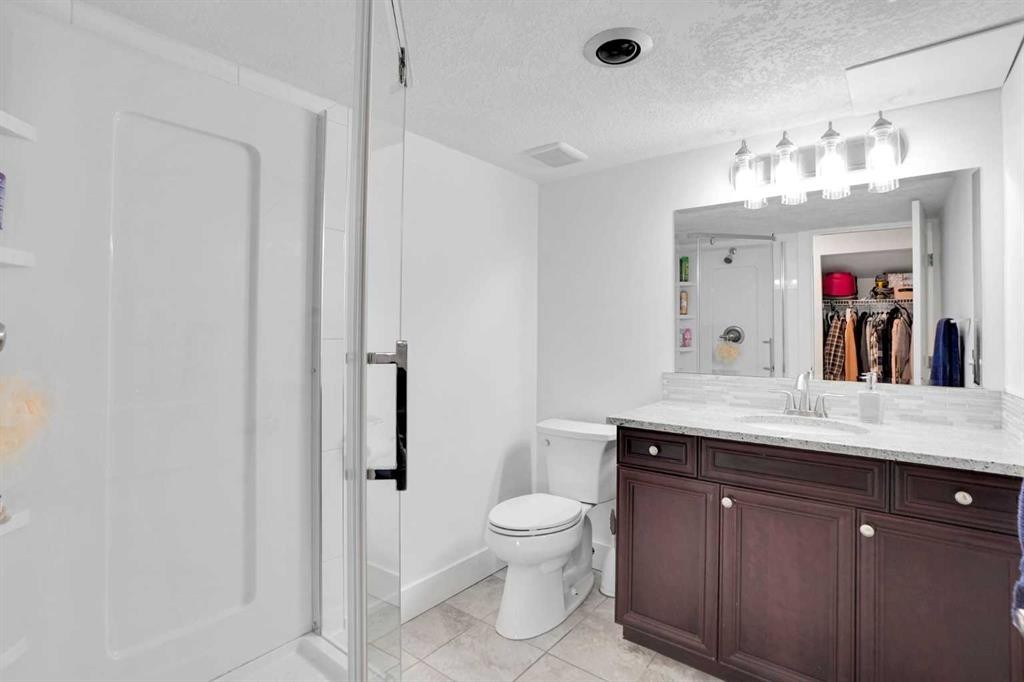 5702 Brenner Crescent Nw, Calgary, AB - Indoor Photo Showing Bathroom