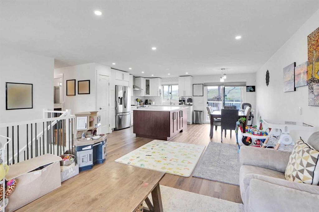 5702 Brenner Crescent Nw, Calgary, AB - Indoor Photo Showing Living Room