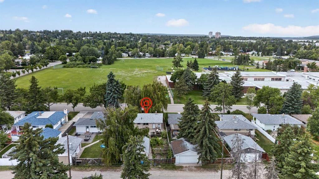 39 Hillgrove Crescent Sw, Calgary, AB - Outdoor With View