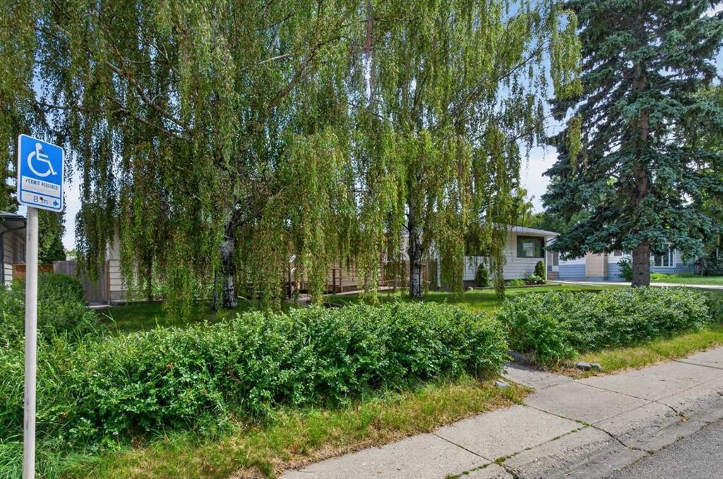 39 Hillgrove Crescent Sw, Calgary, AB - Outdoor