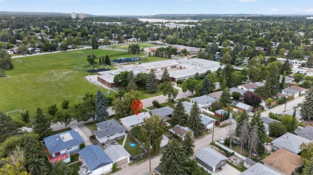 39 Hillgrove Crescent Sw, Calgary, AB - Outdoor With View
