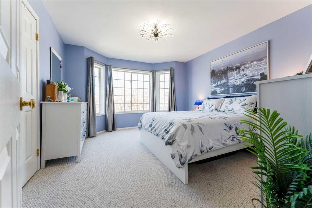 198 Somerside Park Sw, Calgary, AB - Indoor Photo Showing Bedroom