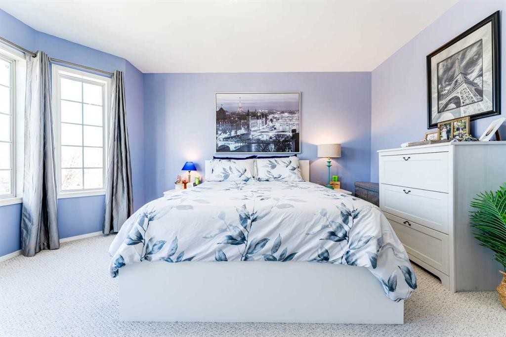 198 Somerside Park Sw, Calgary, AB - Indoor Photo Showing Bedroom