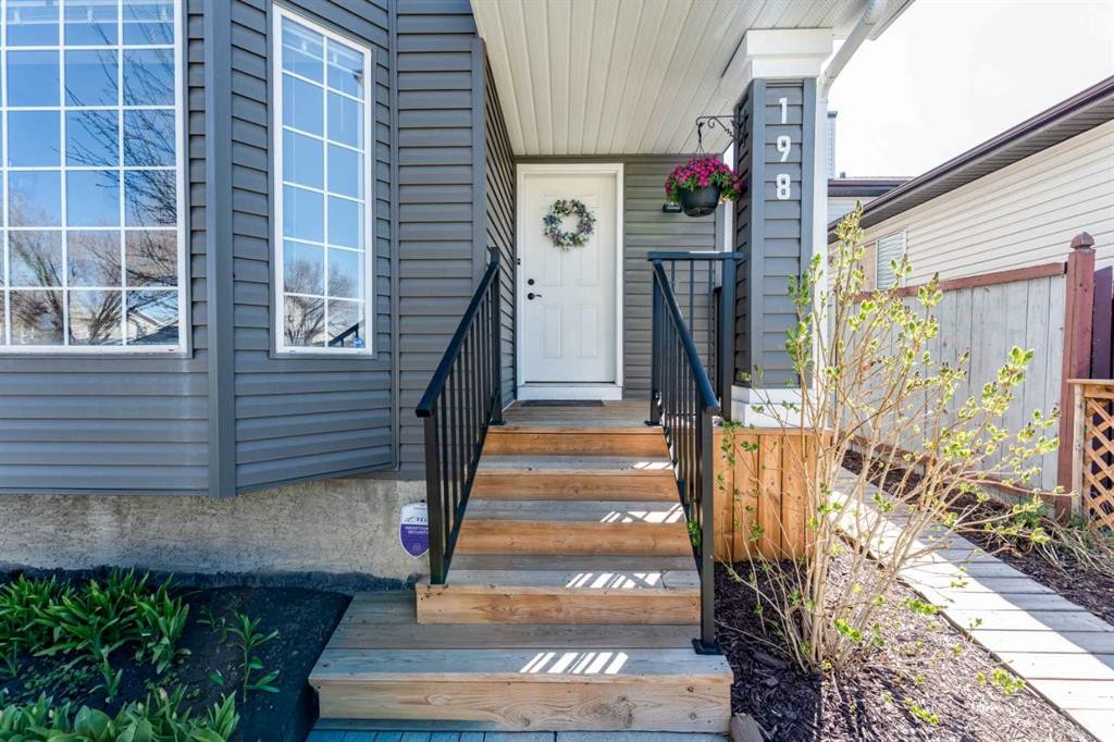198 Somerside Park Sw, Calgary, AB - Outdoor