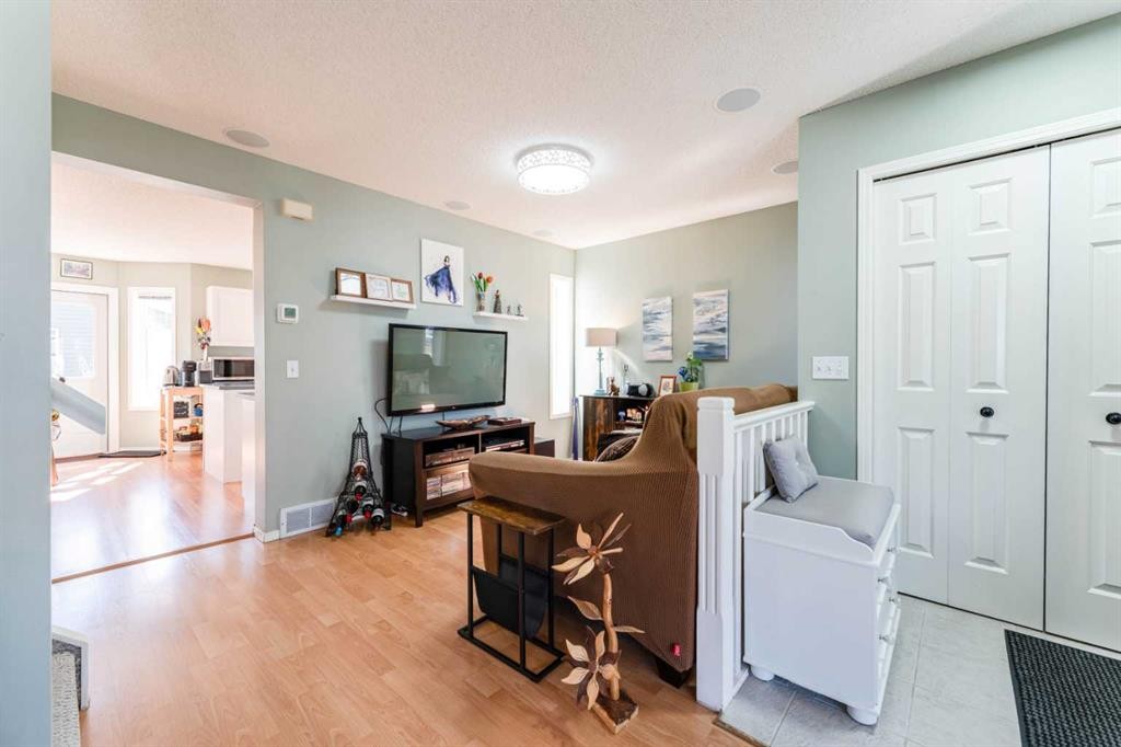198 Somerside Park Sw, Calgary, AB - Indoor